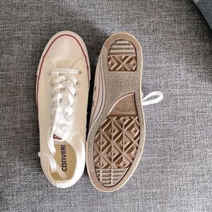 Converse women’s size 8
